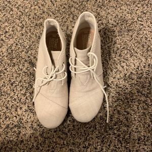 Tom’s beige wedge bootie